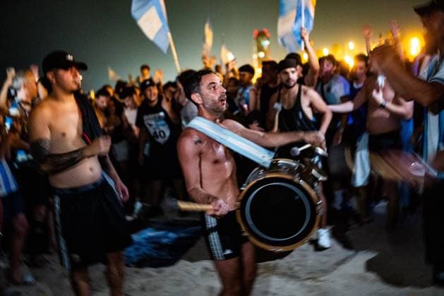 Argentine fans hold World Cup rally on Barcelona beach BARCELONA, SPAIN JULY 18, 2026: Hundreds of Argentine soccer fans gather at Bogatell Beach for a massive banderazo rally to support their national team, Nationalteam Amidst chants, light-blue smoke flares, and unfurled flags, the crowd transformed the Barcelona waterfront into the epicenter of soccer passion for the local Argentine expat community. Barcelona Barcelona Spain Copyright: x xEDITORx xJNAxPressx