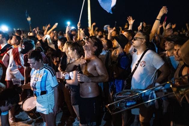 Argentine fans hold World Cup rally on Barcelona beach BARCELONA, SPAIN JULY 18, 2026: Hundreds of Argentine soccer fans gather at Bogatell Beach for a massive banderazo rally to support their national team, Nationalteam Amidst chants, light-blue smoke flares, and unfurled flags, the crowd transformed the Barcelona waterfront into the epicenter of soccer passion for the local Argentine expat community. Barcelona Barcelona Spain Copyright: x xEDITORx xJNAxPressx