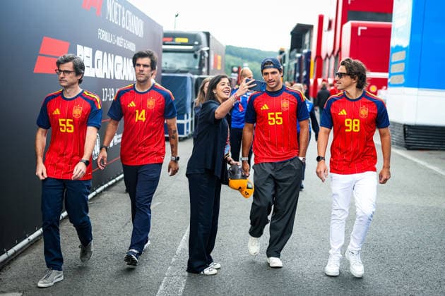 F1 - BELGIAN GRAND PRIX 2026 SAINZ Carlos (spa), Williams F1 Team FW48, portrait wearing the Spain football jersey shirt during the Formula 1 Belgian Grand Prix 2026, 10th round of the 2026 Formula One World Championship, WM, Weltmeisterschaft from July 17 to 19, 2026 on the Circuit de Spa-Francorchamps, in Stavelot, Belgium - StavelotBelgium  Copyright: xFLORENTxGOODENx