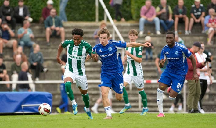 Foto : Ruwen ALBRECHT (rechts , Verden) gegen Paul EREVBENAGIE (Werder) Fussball 1. Bundesliga , am Sa. 18.07.2026 Saisonvorbereitung FC Verden - Werder Bremen *** Photo: Ruwen ALBRECHT (right), Verden vs. Paul EREVBENAGIE, Werder Bremen (1. Bundesliga), on Sat, July 18, 2026; Preseason: FC Verden vs. Werder Bremen