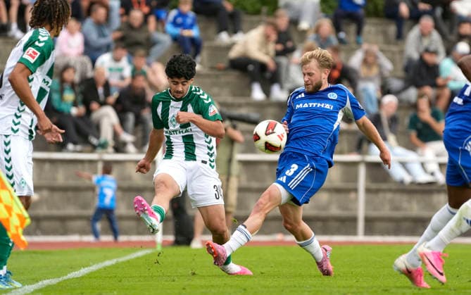 Foto : Oleksiy MAZUR (Verden) grätscht gegen Darwin SOYLU (Werder , links) Fussball 1. Bundesliga , am Sa. 18.07.2026 Saisonvorbereitung FC Verden - Werder Bremen *** Photo by Oleksiy MAZUR: Verden takes on Darwin SOYLU Werder, left: Soccer, Bundesliga 1, on Sat, July 18, 2026, preseason: FC Verden vs. Werder Bremen