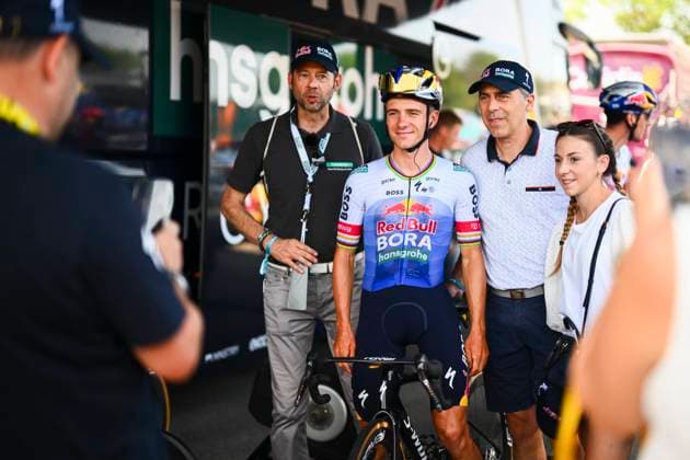 Tour de France 2026 Stage 15 PLATEAU DE SOLAISON, FRANCE - JULY 19 : Evenepoel Remco (BEL) of Red Bull BORA Hansgrohe before the start of the race during stage 15 of the 113rd edition of Tour de France an UCI World Tour 2.UWT cycling road race stage for Men Elite of 184 km with start in Champagnole and finish in Plateau de Solaison on July 19, 2026 in Plateau de Solaison, France, 19 07 2026 Plateau de Solaison France  Copyright: xGvgx