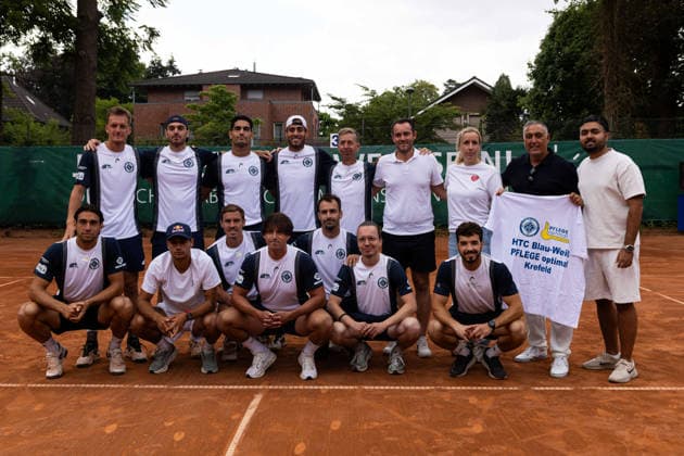 Krefeld, Deutschland 19. Juli 2026: 2. Tennis-Bundesliga Herren - 2026 - HTC Blau-Weiß Krefeld gegen Bremer TC v. 1912 Im Bild: die Mannschaft von HTC Blau-Weiss Krefeld u.a. mit Flavio Cobolli (untere Reihe 2.v.l.) HTC Blau Weiß Nordrhein Westfalen *** Krefeld, Germany, July 19, 2026 – Men’s Tennis Bundesliga 2 2026: HTC Blau Weiß Krefeld vs. Bremer TC v 1912. Pictured is the HTC Blau Weiß Krefeld team, including Flavio Cobolli (second from left in the bottom row). HTC Blau Weiß North Rhine-Westphalia Copyright: xFotostandx xGoertzx