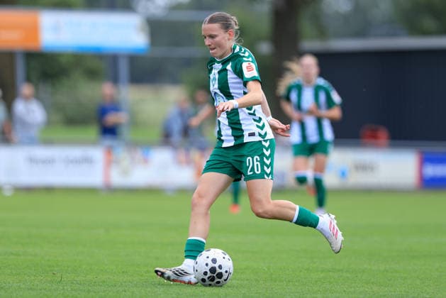Sarah Ernst (SV Werder Bremen, 26) am Ball, Einzelbild, Ganzkörper, Aktion, Action, Spielszene, 19.07.2026, Deurningen (Niederlande), Fussball, Testspiel Frauen, FC Twente Enschede - SV Werder Bremen *** Sarah Ernst, SV Werder Bremen, 26, on the ball, single frame, full-body shot, action, game scene, July 19, 2026, Deurningen, Netherlands, soccer, women s friendly, FC Twente Enschede vs. SV Werder Bremen xobx