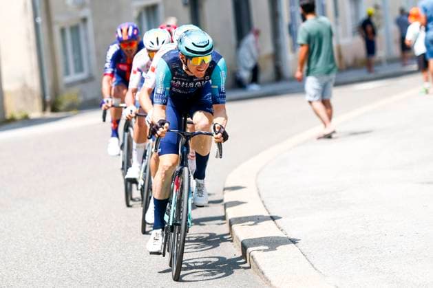 Sport Bilder des Tages Tour de France 2026 Stage 15 PLATEAU DE SOLAISON, FRANCE - JULY 19 : Mohoric Matej (SLO) of Bahrain Victorius in action during stage 15 of the 113rd edition of Tour de France an UCI World Tour 2.UWT cycling road race stage for Men Elite of 184 km with start in Champagnole and finish in Plateau de Solaison on July 19, 2026 in Plateau de Solaison, France, 19 07 2026 Plateau de Solaison France  Copyright: xLucaxBettinix