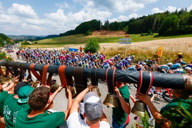 Tour de France 2026 Stage 15 PLATEAU DE SOLAISON, FRANCE - JULY 19 : Illustration picture of the peloton during stage 15 of the 113rd edition of Tour de France an UCI World Tour 2.UWT cycling road race stage for Men Elite of 184 km with start in Champagnole and finish in Plateau de Solaison on July 19, 2026 in Plateau de Solaison, France, 19 07 2026 Plateau de Solaison France  Copyright: xLucaxBettinix