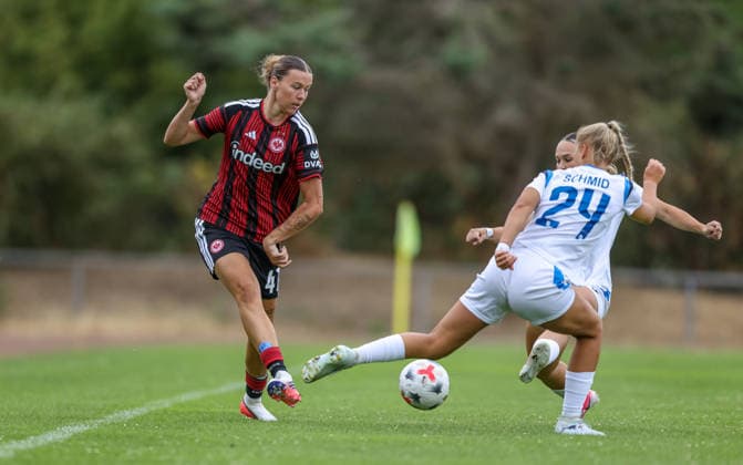 GER, Frankfurt, Eintracht Frankfurt vs SC Sand, Vorbereitung, Fussball, DFB, Spielzeit 2026 2027, Sportanlage Goldstein, Testspiel im Bild v.l.: Larissa Mühlhaus (Eintracht Frankfurt Frauen 19), Stefanie Schmid (SC Sand Frauen 5) DFB DFL REGULATIONS PROHIBIT ANY USE OF PHOTOGRAPHS AS IMAGE SEQUENCES AND OR QUASI-VIDEO, 19.07.2026 *** GER, Frankfurt, Eintracht Frankfurt vs. SC Sand, Preseason, Soccer, DFB, 2026–2027 Season, Goldstein Sports Complex, Friendly Match: Pictured from left: Larissa Mühlhaus, Eintracht Frankfurt Women’s 19, Stefanie Schmid, SC Sand Women’s 5. DFB and DFL regulations prohibit any use of photographs as image sequences and or quasi-video. July 19, 2026 Copyright: HMBxMedia HendrikxHamelau