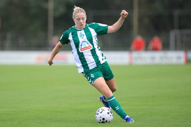 Elena Dhont (SV Werder Bremen, 31) am Ball, Freisteller, Einzelbild, Ganzkörper, Aktion, Action, Spielszene, 19.07.2026, Deurningen (Niederlande), Fussball, Testspiel Frauen, FC Twente Enschede - SV Werder Bremen *** Elena Dhont, SV Werder Bremen, 31, on the ball, isolated shot, single frame, full body, action, game scene, July 19, 2026, Deurningen, Netherlands, soccer, women s friendly, FC Twente Enschede vs. SV Werder Bremen xobx