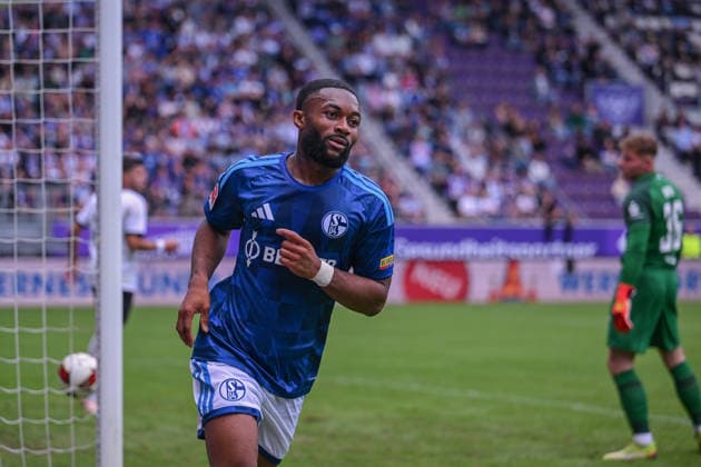 19.07.2026, Fussball, , Saison 2025 2026, Testspiel, FC Erzgebirge Aue - FC Schalke 04, Moussa Sylla (FC Schalke 04) freut sich über das Tor zum 0:1 xRHR-FOTO YYx *** July 19, 2026, Soccer, , 2025–2026 Season, Friendly Match, FC Erzgebirge Aue vs. FC Schalke 04, Moussa Sylla of FC Schalke 04 celebrates scoring the goal to make it 0–1 xRHR PHOTO YYx Copyright: KROEGER RHR-FOTOx RHR-FOTO YY