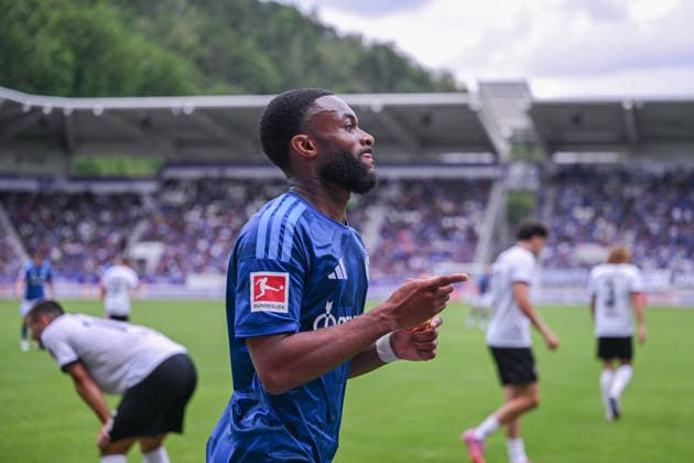 19.07.2026, Fussball, , Saison 2025 2026, Testspiel, FC Erzgebirge Aue - FC Schalke 04, Moussa Sylla (FC Schalke 04) freut sich über das Tor zum 0:1 xRHR-FOTO YYx *** July 19, 2026, Soccer, , 2025–2026 Season, Friendly Match, FC Erzgebirge Aue vs. FC Schalke 04, Moussa Sylla of FC Schalke 04 celebrates scoring the goal to make it 0–1 xRHR PHOTO YYx Copyright: KROEGER RHR-FOTOx RHR-FOTO YY