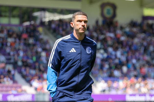 19.07.2026, xtgx, Fussball - Testspiel Erzgebirge Aue - FC Schalke 04 v.l. Robin Gosens (Schalke, 8) (DFL DFB REGULATIONS PROHIBIT ANY USE OF PHOTOGRAPHS as IMAGE SEQUENCES and or QUASI-VIDEO) Aue *** July 19, 2026, xtgx, Soccer Friendly Match Erzgebirge Aue vs. FC Schalke 04 featuring Robin Gosens (Schalke), 8 DFL DFB REGULATIONS PROHIBIT ANY USE OF PHOTOGRAPHS as IMAGE SEQUENCES and or QUASI-VIDEO Aue