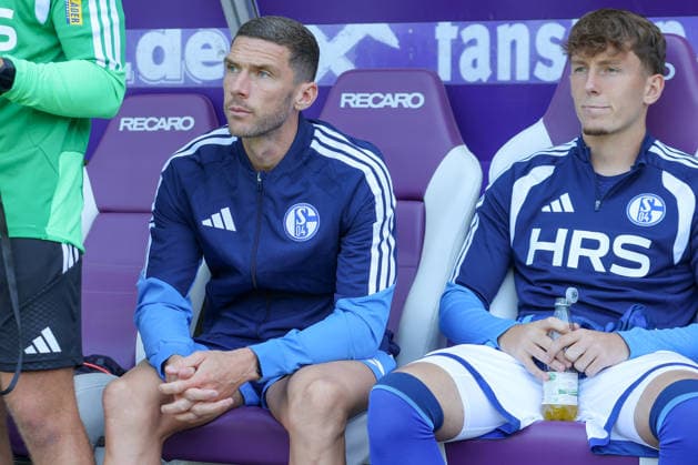 19.07.2026, xtgx, Fussball - Testspiel Erzgebirge Aue - FC Schalke 04 v.l. Robin Gosens (Schalke, 8) (DFL DFB REGULATIONS PROHIBIT ANY USE OF PHOTOGRAPHS as IMAGE SEQUENCES and or QUASI-VIDEO) Aue *** July 19, 2026, xtgx, Soccer Friendly Match Erzgebirge Aue vs. FC Schalke 04 featuring Robin Gosens (Schalke), 8 DFL DFB REGULATIONS PROHIBIT ANY USE OF PHOTOGRAPHS as IMAGE SEQUENCES and or QUASI-VIDEO Aue