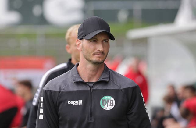 Cheftrainer Kevin Rodewald (Luebeck) Fussball, Herren, Saison 2026 2027, SHFV-Pokal Achtelfinale, VfB Luebeck gegen Kaltenkirchener TS DFL REGULATIONS PROHIBIT ANY USE OF PHOTOGRAPHS AS IMAGE SEQUENCES AND OR QUASI-VIDEO. *** Head Coach Kevin Rodewald, Lübeck Soccer, Men s Team, 2026–2027 Season, SHFV Cup Round of 16, VfB Lübeck vs. Kaltenkirchener TS DFL REGULATIONS PROHIBIT ANY USE OF PHOTOGRAPHS AS IMAGE SEQUENCES AND OR QUASI-VIDEO