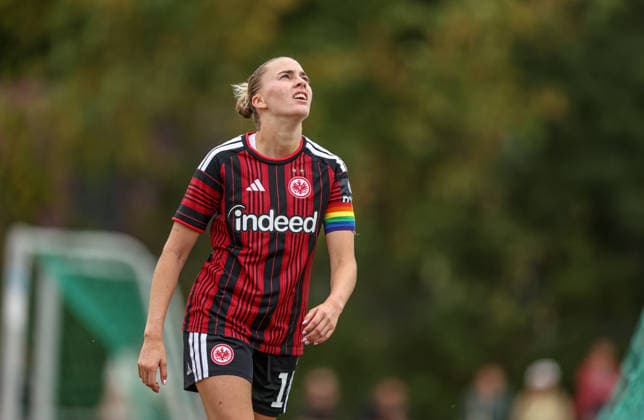 GER, Frankfurt, Eintracht Frankfurt vs SC Sand, Vorbereitung, Fussball, DFB, Spielzeit 2026 2027, Sportanlage Goldstein, Testspiel im Bild: Laura Freigang (Eintracht Frankfurt Frauen 10), Emotionen, Gefühle, Blick nach oben, nachdenken, nachdenklich DFB DFL REGULATIONS PROHIBIT ANY USE OF PHOTOGRAPHS AS IMAGE SEQUENCES AND OR QUASI-VIDEO, 19.07.2026 *** GER, Frankfurt, Eintracht Frankfurt vs. SC Sand, Preseason, Soccer, DFB, 2026–2027 Season, Goldstein Sports Complex, Friendly Match: Photo by Laura Freigang, Eintracht Frankfurt Women’s Team 10, Emotions, Feelings, Looking Up, Thinking, Pensive DFB DFL REGULATIONS PROHIBIT ANY USE OF PHOTOGRAPHS AS IMAGE SEQUENCES AND OR QUASI-VIDEO, July 19, 2026 Copyright: HMBxMedia HendrikxHamelau