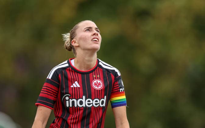 GER, Frankfurt, Eintracht Frankfurt vs SC Sand, Vorbereitung, Fussball, DFB, Spielzeit 2026 2027, Sportanlage Goldstein, Testspiel im Bild: Laura Freigang (Eintracht Frankfurt Frauen 10), Emotionen, Gefühle, Blick nach oben, nachdenken, nachdenklich DFB DFL REGULATIONS PROHIBIT ANY USE OF PHOTOGRAPHS AS IMAGE SEQUENCES AND OR QUASI-VIDEO, 19.07.2026 *** GER, Frankfurt, Eintracht Frankfurt vs. SC Sand, Preseason, Soccer, DFB, 2026–2027 Season, Goldstein Sports Complex, Friendly Match: Photo by Laura Freigang, Eintracht Frankfurt Women’s Team 10, Emotions, Feelings, Looking Up, Thinking, Pensive DFB DFL REGULATIONS PROHIBIT ANY USE OF PHOTOGRAPHS AS IMAGE SEQUENCES AND OR QUASI-VIDEO, July 19, 2026 Copyright: HMBxMedia HendrikxHamelau