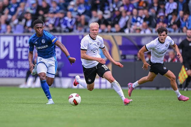 19.07.2026, Fussball, , Saison 2025 2026, Testspiel, FC Erzgebirge Aue - FC Schalke 04, Junior Adamu (FC Schalke 04) xRHR-FOTO YYx *** July 19, 2026, Soccer, , 2025–2026 Season, Friendly Match, FC Erzgebirge Aue vs. FC Schalke 04, Junior Adamu, FC Schalke 04 xRHR PHOTO YYx Copyright: KROEGER RHR-FOTOx RHR-FOTO YY