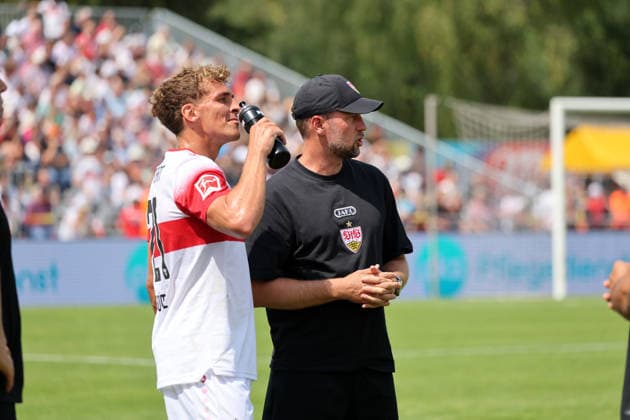 19.07.26 TSG Balingen - VfB Stuttgart Deutschland, Balingen, 19.07.2026, Fussball, Bundesliga, Saison 2026 2027, Testspiel, TSG Balingen - VfB Stuttgart: v.l. Grischa Prömel (VfB Stuttgart), Sebastian Hoeneß (Trainer VfB Stuttgart). *** July 19, 2026 TSG Balingen vs. VfB Stuttgart Germany, Balingen, July 19, 2026, Soccer, Bundesliga, 2026–2027 season, Friendly match, TSG Balingen vs. VfB Stuttgart, Grischa Prömel (VfB Stuttgart), Sebastian Hoeneß (Head Coach, VfB Stuttgart)