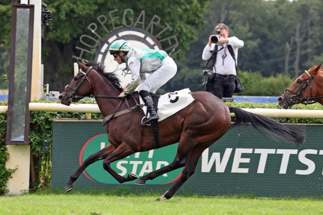 19.07.2026, Hoppegarten, Brandenburg, GER - Dancing Lips mit Rene Piechulek gewinnt. Galopprennbahn Hoppegarten. () 260719D700HOPPEGARTEN.JPG *** July 19, 2026, Hoppegarten, Brandenburg, GER Dancing Lips, ridden by Rene Piechulek, wins at the Hoppegarten Racetrack 260719D700HOPPEGARTEN JPG