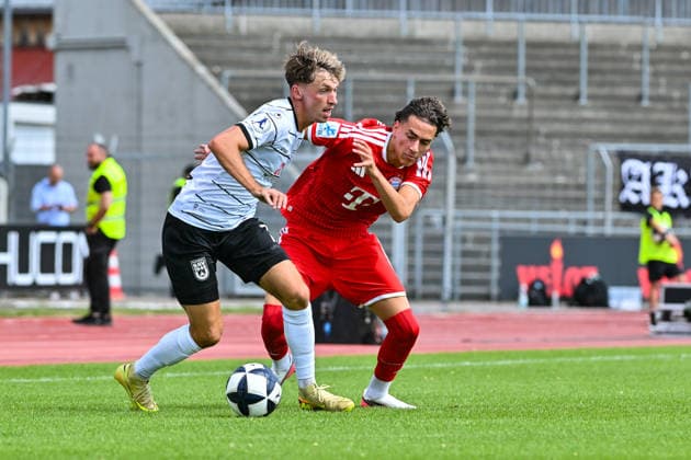 Testspiel; SSV Ulm 1846 Fussball - FC Bayern München II; 19.07.2026 ULM, GERMANY - 19. July: im Duell Benjamin GOLLER und Adam EL-CHAAR (FC Bayern München II 2 während dem Testspiel zwischen dem SSV 1846 Ulm Fussball und den Amateuren des FC Bayern München im Donaustadion *** Friendly Match: SSV Ulm 1846 vs. FC Bayern Munich II, July 19, 2026, ULM, GERMANY July 19: Benjamin GOLLER and Adam EL CHAAR of FC Bayern Munich II during the friendly match between SSV 1846 Ulm Soccer and the amateurs of FC Bayern Munich at the Donaustadion Copyright: xBEAUTIFULxSPORTS Goldbergx