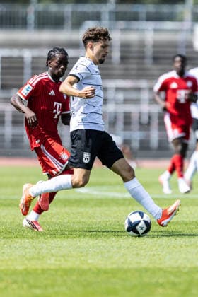 SSV Ulm 1846 Fußball vs FC Bayern München II, Fussball, Freundschaftsspiel, Saisoneröffnung SSV Ulm 1846 Fußball, Donaustadion Ulm 19.07.26 v.l. Oluwaseyi Wilson ((FC Bayern München II, 09), Marco Gölz (SSV Ulm 1846 Fußball, 21) SSV Ulm 1846 Fußball vs FC Bayern München II, Fussball, Freundschaftsspiel, Saisoneröffnung SSV Ulm 1846 Fußball, Donaustadion Ulm 19.07.26 Foto: Lucca Fundel Ulm Donaustadion Baden-Württemberg Deutschland *** SSV Ulm 1846 Soccer vs. FC Bayern Munich II, Soccer, Friendly Match, SSV Ulm 1846 Soccer Season Opener, Donaustadion Ulm, July 26, 19, Oluwaseyi Wilson, FC Bayern Munich II, 09, Marco Gölz, SSV Ulm 1846 Soccer, 21 SSV Ulm 1846 Soccer vs. FC Bayern Munich II, Soccer, Friendly Match, Season Opener for SSV Ulm 1846 Soccer, Donaustadion Ulm, July 26, 2019; Photo by Lucca Fundel, Ulm, Donaustadion, Baden-Württemberg, Germany