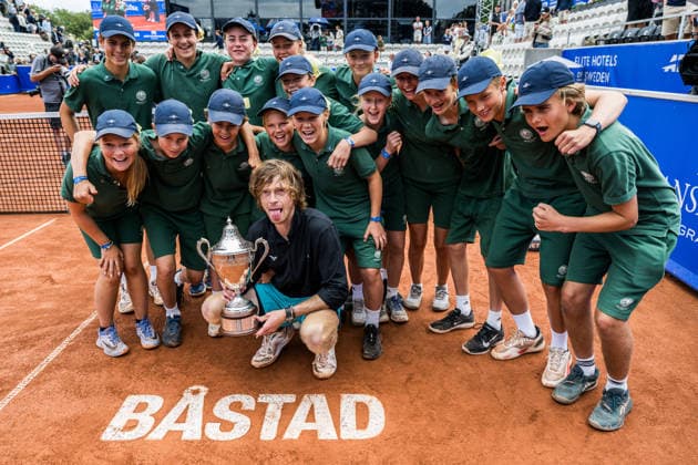 Sport Bilder des Tages 260719 Andrey Rublev of Russia celebrate together with the ball crew after winning men™s singles during day 7 of the Nordea Open on July 19, 2026 in Bastad. Photo: Niclas Jönsson BILDBYRAN COP 273 NO0430 tennis ATP, Tennis Herren 250 nordea open bbeng final jubel celebration barn ungdom *** July 19, 2026: Andrey Rublev of Russia celebrates with the ball crew after winning the men’s singles title on Day 7 of the Nordea Open on July 19, 2026 in Bastad. Photo by Niclas Jönsson, BILDBYRAN COP 273 NO0430 tennis ATP 250 Nordea Open BBENG final jubilation celebration children youth  Copyright: NICLASxJÖNSSON BB260719NO092