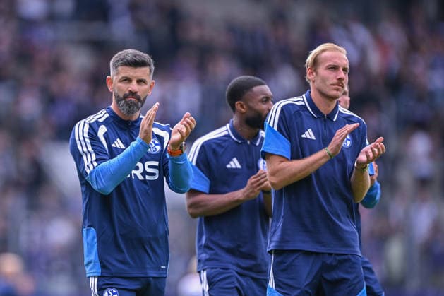 19.07.2026, Fussball, , Saison 2025 2026, Testspiel, FC Erzgebirge Aue - FC Schalke 04, Trainer Miron Muslic (FC Schalke 04), Timo Becker (FC Schalke 04) xRHR-FOTO YYx *** July 19, 2026, Soccer, , 2025–2026 Season, Friendly Match, FC Erzgebirge Aue vs. FC Schalke 04, Coach Miron Muslic (FC Schalke 04), Timo Becker (FC Schalke 04) xRHR PHOTO YYx Copyright: KROEGER RHR-FOTOx RHR-FOTO YY