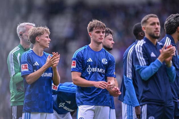 19.07.2026, Fussball, , Saison 2025 2026, Testspiel, FC Erzgebirge Aue - FC Schalke 04, Lucar Vozar (FC Schalke 04), Dylan Leonard (FC Schalke 04), Adil Aouchiche (FC Schalke 04) xRHR-FOTO YYx *** July 19, 2026, Soccer, , 2025–2026 season, Friendly match, FC Erzgebirge Aue vs. FC Schalke 04, Lucar Vozar (FC Schalke 04), Dylan Leonard (FC Schalke 04), Adil Aouchiche (FC Schalke 04) xRHR PHOTO YYx Copyright: KROEGER RHR-FOTOx RHR-FOTO YY
