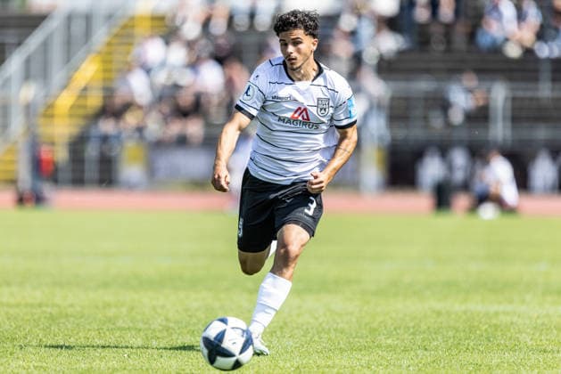 SSV Ulm 1846 Fußball vs FC Bayern München II, Fussball, Freundschaftsspiel, Saisoneröffnung SSV Ulm 1846 Fußball, Donaustadion Ulm 19.07.26 Freisteller Einzelbild Alexandre Azevedo (SSV Ulm 1846 Fußball, 03) SSV Ulm 1846 Fußball vs FC Bayern München II, Fussball, Freundschaftsspiel, Saisoneröffnung SSV Ulm 1846 Fußball, Donaustadion Ulm 19.07.26 Foto: Lucca Fundel Ulm Donaustadion Baden-Württemberg Deutschland *** SSV Ulm 1846 Soccer vs. FC Bayern Munich II, Soccer, Friendly Match, SSV Ulm 1846 Soccer Season Opener, Donaustadion Ulm, July 26, 19, cropped single image of Alexandre Azevedo, SSV Ulm 1846 Soccer, 03 SSV Ulm 1846 Soccer vs. FC Bayern Munich II, Soccer, Friendly Match, Season Opener for SSV Ulm 1846 Soccer, Donaustadion Ulm, July 26, 2019, Photo by Lucca Fundel, Ulm, Donaustadion, Baden-Württemberg, Germany
