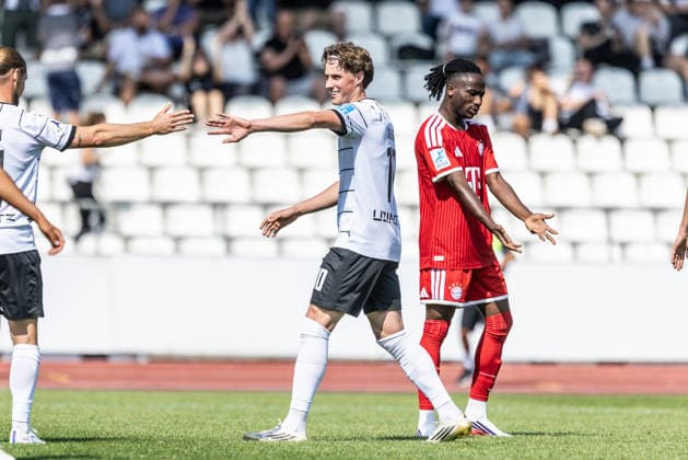 SSV Ulm 1846 Fußball vs FC Bayern München II, Fussball, Freundschaftsspiel, Saisoneröffnung SSV Ulm 1846 Fußball, Donaustadion Ulm 19.07.26 Torjubel Jubel Freude nach Treffer Tor Torschuss zum 3:0 durch Oliver Wähling (SSV Ulm 1846 Fußball, 10) SSV Ulm 1846 Fußball vs FC Bayern München II, Fussball, Freundschaftsspiel, Saisoneröffnung SSV Ulm 1846 Fußball, Donaustadion Ulm 19.07.26 Foto: Lucca Fundel Ulm Donaustadion Baden-Württemberg Deutschland *** SSV Ulm 1846 Soccer vs. FC Bayern Munich II, Soccer, Friendly Match, SSV Ulm 1846 Soccer Season Opener, Donaustadion Ulm, July 26, 2019—Goal celebration, cheers, and joy after Oliver Wähling’s goal, making the score 3–0, SSV Ulm 1846 Soccer, 10 SSV Ulm 1846 Soccer vs. FC Bayern Munich II, Soccer, Friendly Match, Season Opener for SSV Ulm 1846 Soccer, Donaustadion Ulm, July 26, 2019. Photo by Lucca Fundel, Ulm, Donaustadion, Baden-Württemberg, Germany