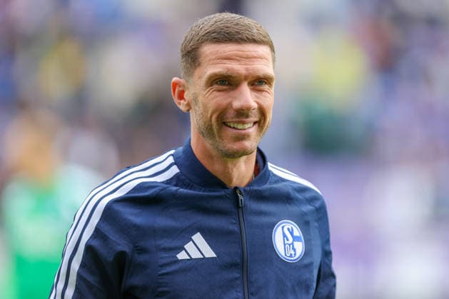 19.07.2026, xtgx, Fussball - Testspiel Erzgebirge Aue - FC Schalke 04 v.l. Robin Gosens (Schalke, 8) (DFL DFB REGULATIONS PROHIBIT ANY USE OF PHOTOGRAPHS as IMAGE SEQUENCES and or QUASI-VIDEO) Aue *** July 19, 2026, xtgx, Soccer Friendly Match Erzgebirge Aue vs. FC Schalke 04 featuring Robin Gosens (Schalke), 8 DFL DFB REGULATIONS PROHIBIT ANY USE OF PHOTOGRAPHS AS IMAGE SEQUENCES AND OR QUASI-VIDEO Aue