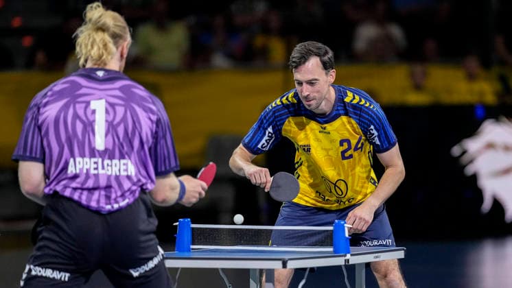 v.li.: Mikael Appelgren (Torwart, Team Apfel, 1) und Patrick Groetzki (Team Johnny, 24) spielen Tischtennis um den Anwurf im dritten Drittel, Aktion, Action, Spielszene, 19.07.2026, Mannheim (Deutschland), Handball, The Final Roar, Team Johnny - Team Apfel *** From left: Mikael Appelgren, goalkeeper, Team Apfel, 1, and Patrick Groetzki, Team Johnny, 24, play table tennis for the opening throw in the third period; action, game scene, July 19, 2026, Mannheim, Germany, handball, The Final Roar, Team Johnny vs. Team Apfel xozx