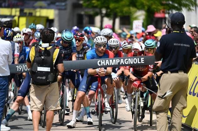 15e étape du tour de France, Champagnole, 19 juillet 2026. PHOTOPQR LE PROGRES Philippe TRIAS - 19 07 2026 - 15e étape du tour de France, Champagnole, 19 juillet 2026. -15e étape du tour de France, Champganole Plateau de Solaison. Au départ de la &(e étape. - CYCLING TOUR DE FRANCE STAGE 15 stage 15 of the 2026 Tour de France cycling race, a stage of 184km from Champagnole to Plateau de Solaison, on Sunday 19 July 2026. The 113th edition of the Tour de France starts on Saturday 4 July in Barcelona, Spain, and will finish in Paris, France on the 26th of July. Jura Franche-Comté France  Copyright: xPHOTOPQR LExPROGRES MAXPPPxPhilippexTRIASx 20260719LPL8349 20260719LPL8349