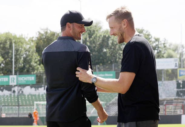 Jubel Trainer Kevin Rodewald (VfB Luebeck) und Sportdirektor Hanno Behrens (VfB Luebeck) freuen sich ueber das Tor zum 4-1 Fussball, Herren, Saison 2026 2027, SHFV-Pokal Achtelfinale, VfB Luebeck gegen Kaltenkirchener TS , 4-1 DFL REGULATIONS PROHIBIT ANY USE OF PHOTOGRAPHS AS IMAGE SEQUENCES AND OR QUASI-VIDEO. *** Celebrating: Coach Kevin Rodewald of VfB Lübeck and Sports Director Hanno Behrens of VfB Lübeck are delighted with the goal that made the score 4–1. Soccer, Men’s, 2026–2027 Season, SHFV Cup Round of 16, VfB Lübeck vs. Kaltenkirchener TS, 4–1. DFL regulations prohibit any use of photographs as image sequences and or quasi-video.