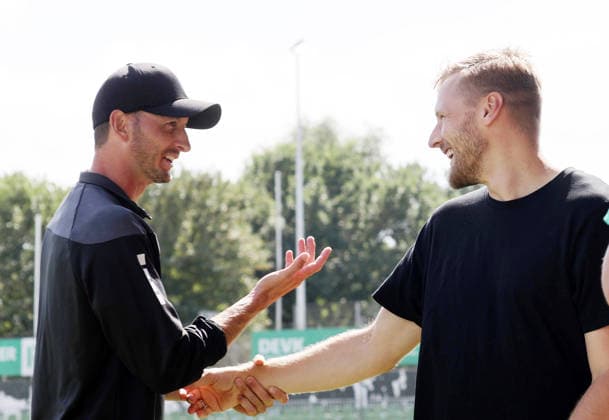 Jubel Trainer Kevin Rodewald (VfB Luebeck) und Sportdirektor Hanno Behrens (VfB Luebeck) freuen sich ueber das Tor zum 4-1 Fussball, Herren, Saison 2026 2027, SHFV-Pokal Achtelfinale, VfB Luebeck gegen Kaltenkirchener TS , 4-1 DFL REGULATIONS PROHIBIT ANY USE OF PHOTOGRAPHS AS IMAGE SEQUENCES AND OR QUASI-VIDEO. *** Celebrating: Coach Kevin Rodewald of VfB Lübeck and Sports Director Hanno Behrens of VfB Lübeck are delighted with the goal that made the score 4–1. Soccer, Men’s, 2026–2027 Season, SHFV Cup Round of 16, VfB Lübeck vs. Kaltenkirchener TS, 4–1. DFL regulations prohibit any use of photographs as image sequences and or quasi-video.