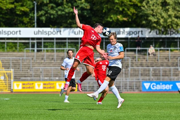 Testspiel; SSV Ulm 1846 Fussball - FC Bayern München II; 19.07.2026 ULM, GERMANY - 19. July: im Duell Michael MATOSEVIC (FC Bayern München II 8) und Felix VATER (SSV Ulm 24) während dem Testspiel zwischen dem SSV 1846 Ulm Fussball und den Amateuren des FC Bayern München im Donaustadion *** Friendly Match: SSV Ulm 1846 vs. FC Bayern Munich II, July 19, 2026, ULM, GERMANY July 19, featuring Michael MATOSEVIC of FC Bayern Munich II (No. 8) and Felix VATER of SSV Ulm (No. 24) during the friendly match between SSV 1846 Ulm Soccer and the FC Bayern Munich reserves at the Donaustadion Copyright: xBEAUTIFULxSPORTS Goldbergx