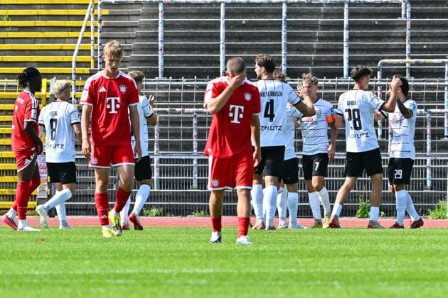 Testspiel; SSV Ulm 1846 Fussball - FC Bayern München II; 19.07.2026 ULM, GERMANY - 19. July: Jubel der Hausherren nach dem Treffer zum 3-0 durch Oliver WÄHLING Tor Torschuetze Freude Happy während dem Testspiel zwischen dem SSV 1846 Ulm Fussball und den Amateuren des FC Bayern München im Donaustadion *** Friendly Match: SSV Ulm 1846 vs. FC Bayern Munich II, July 19, 2026, ULM, GERMANY July 19 The home team celebrates after Oliver WÄHLING scores to make it 3–0 Goal Goal scorer Joy Happy during the friendly match between SSV 1846 Ulm Soccer and the amateurs of FC Bayern Munich at the Donaustadion Copyright: xBEAUTIFULxSPORTS Goldbergx