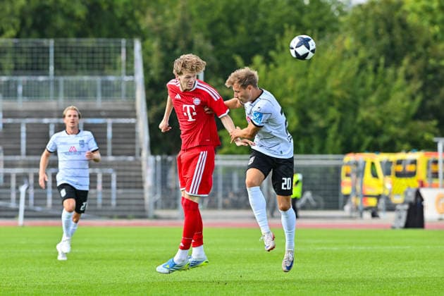 Testspiel; SSV Ulm 1846 Fussball - FC Bayern München II; 19.07.2026 ULM, GERMANY - 19. July: im Duell Philipp von TAUBE (FC Bayern München II 24) und Alexander KOPF (SSV Ulm 20) während dem Testspiel zwischen dem SSV 1846 Ulm Fussball und den Amateuren des FC Bayern München im Donaustadion *** Friendly Match: SSV Ulm 1846 vs. FC Bayern Munich II, July 19, 2026, ULM, GERMANY July 19, featuring Philipp von TAUBE (FC Bayern Munich II) and Alexander KOPF (SSV Ulm 20) during the friendly match between SSV 1846 Ulm Soccer and the FC Bayern Munich reserves at the Donaustadion Copyright: xBEAUTIFULxSPORTS Goldbergx