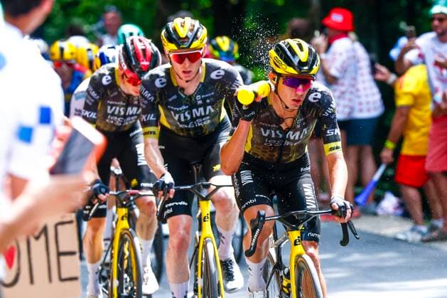 Tour de France 2026 Stage 15 PLATEAU DE SOLAISON, FRANCE - JULY 19 : Piganzoli Davide (ITA) of Team Visma Lease a Bike leading the peloton during stage 15 of the 113rd edition of Tour de France an UCI World Tour 2.UWT cycling road race stage for Men Elite of 184 km with start in Champagnole and finish in Plateau de Solaison on July 19, 2026 in Plateau de Solaison, France, 19 07 2026 Plateau de Solaison France  Copyright: xLucaxBettinix