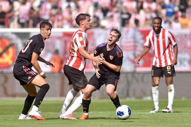 2026.07.19 Krakow Pilka nozna , sezon 2026 27 , sparing , mecz sparingowy , mecz towarzyski w ramach obchodow jubileuszu Cracovii Cracovia Krakow - Sevilla FC N z Miguel Sierra, Mauro Perkovic, Peque Fernandez, Brahim Traore Foto Krzysztof Porebski PressFocus 2026.07.19 Krakow Football , friendly game , anniversary of Cracovia , 2026 2027 season Cracovia Krakow - Sevilla FC Miguel Sierra, Mauro Perkovic, Peque Fernandez, Brahim Traore Credit: Krzysztof Porebski PressFocus NEWSPIX.PL --- newspix.pl 