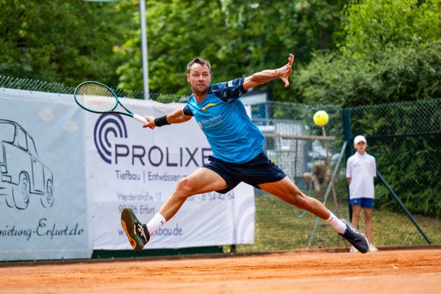19.07.2026, GER, Tennis, Maenner, Saison 26, 2. Bundesliga Sued, TC Ruhla 92 e.V. - TC RW MRH Trowe Sprendlingen Michael Hopp gewinnt gegen Marte Volkusz 99092 Erfurt Trainingsplatz Turnierplatz Anlage des TC Erfurt 93 e.V. Thueringen Deutschland *** July 19, 2026, GER, Tennis, Men, Season 26, 2nd Bundesliga South, TC Ruhla 92 e.V. vs. TC RW MRH Trowe Sprendlingen; Michael Hopp defeats Marte Volkusz 99092 Erfurt; practice court, tournament court, TC Erfurt 93 e.V. facility, Thuringia, Germany