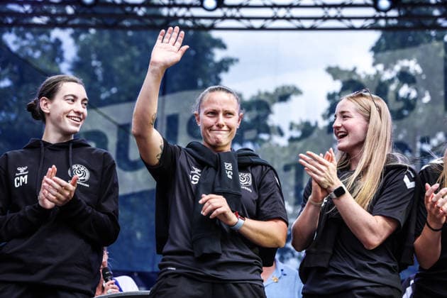 Fussball, 3.Liga Saison 2026 2027 Saisonvorbereitung MSV Duisburg auf dem Duisburger Stadtfest 19.07.2026, Königstrasse Duisburg Die MSV Duisburg Frauen auf der Bühne beim Stadtfest Duisburg Königstrasse Nordrhein-Westfalen Deutschland *** Sports, Soccer, 3rd Division, 2026–2027 Season, MSV Duisburg s preseason preparations at the Duisburg City Festival on July 19, 2026, Königstrasse, Duisburg. The MSV Duisburg women s team on stage at the Duisburg City Festival on Königstrasse, North Rhine-Westphalia, Germany