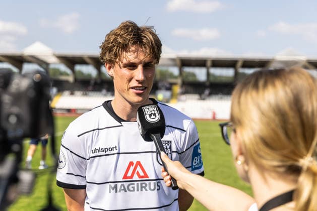 SSV Ulm 1846 Fußball vs FC Bayern München II, Fussball, Freundschaftsspiel, Saisoneröffnung SSV Ulm 1846 Fußball, Donaustadion Ulm 19.07.26 Stimmen zum Spiel - Interview Oliver Wähling (SSV Ulm 1846 Fußball, 10) SSV Ulm 1846 Fußball vs FC Bayern München II, Fussball, Freundschaftsspiel, Saisoneröffnung SSV Ulm 1846 Fußball, Donaustadion Ulm 19.07.26 Foto: Lucca Fundel Ulm Donaustadion Baden-Württemberg Deutschland *** SSV Ulm 1846 Soccer vs. FC Bayern Munich II, Soccer, Friendly Match, SSV Ulm 1846 Soccer Season Opener, Donaustadion, Ulm, July 26, 2019 Reactions to the Match Interview with Oliver Wähling, SSV Ulm 1846 Soccer, 10 SSV Ulm 1846 Soccer vs. FC Bayern Munich II, Soccer, Friendly Match, SSV Ulm 1846 Soccer Season Opener, Donaustadion Ulm, July 26, 2019 Photo by Lucca Fundel, Ulm, Donaustadion, Baden-Württemberg, Germany