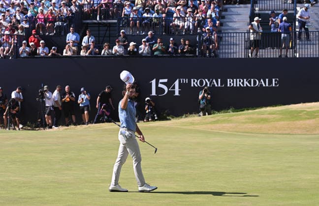 Cameron Young (USA) splashes out of a bunker on the 18th Green, almost holes it but drops a shot to -9 but is the clubhouse leader. As he leaves the green and salutes the crowd. 154th Open Golf Championships, Royal Birkdale, Southport, UK - 19 Jul 2026Southport Royal Birkdale United Kingdom  Copyright: xGreigxCowie Shutterstockx 16988299r