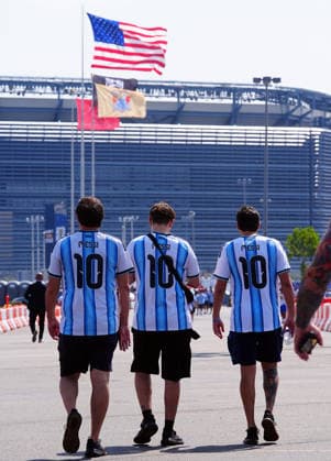 Spain v Argentina - FIFA World Cup, WM, Weltmeisterschaft, Fussball 2026 - Final NEW JERSEY, UNITED STATES - JULY 19: Fans gather prior the FIFA World Cup 2026 Final match between Spain and Argentina at New Jersey Stadium (MetLife Stadium) in East Rutherford, New Jersey, USA, on July 19, 2026. Evrim Aydin Anadolu New Jersey United States. Editorial use only. Please get in touch for any other usage.  Copyright: x2026xAnadoluxEvrimxAydinx