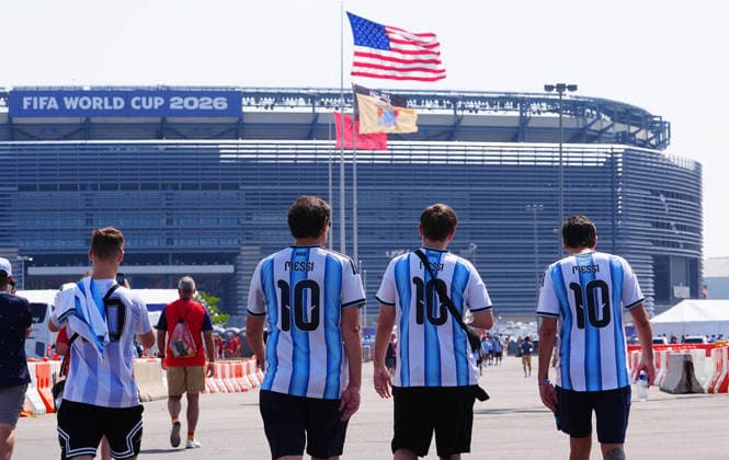 Spain v Argentina - FIFA World Cup, WM, Weltmeisterschaft, Fussball 2026 - Final NEW JERSEY, UNITED STATES - JULY 19: Fans gather prior the FIFA World Cup 2026 Final match between Spain and Argentina at New Jersey Stadium (MetLife Stadium) in East Rutherford, New Jersey, USA, on July 19, 2026. Evrim Aydin Anadolu New Jersey United States. Editorial use only. Please get in touch for any other usage.  Copyright: x2026xAnadoluxEvrimxAydinx