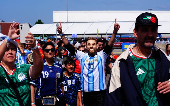 Spain v Argentina - FIFA World Cup, WM, Weltmeisterschaft, Fussball 2026 - Final NEW JERSEY, UNITED STATES - JULY 19: Fans gather prior the FIFA World Cup 2026 Final match between Spain and Argentina at New Jersey Stadium (MetLife Stadium) in East Rutherford, New Jersey, USA, on July 19, 2026. Evrim Aydin Anadolu New Jersey United States. Editorial use only. Please get in touch for any other usage.  Copyright: x2026xAnadoluxEvrimxAydinx