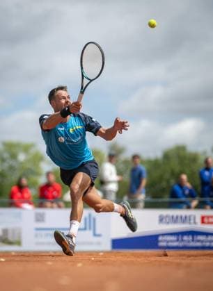TENNIS - 2. TENNIS-BUNDESLIGA SÜD I TC RUHLA 92 HEIMSPIEL TC RW MRH TROWE SPRENDLINGEN ** NUR FÜR REDAKTIONELLE ZWECKE ** EDITORIAL USE ONLY **<p>19 07 2026-Erfurt: Tennis Herren 2. Tennis-Bundesliga Süd I TC Ruhla 92 TC RW MRH Trowe Sprendlingen Tennisanlage Binderslebener Landstraße Herren Einzel im Foto: Michel Hopp (Tennisclub Ruhla 92 e.V.), im Bild, gewinnt sein Spiel gegen Mate Valkusz (TC RW MRH Trowe Sprendlingen) ( Deutschland Thueringen Erfurt Copyright: SaschaxFromm *** TENNIS 2 TENNIS BUNDESLIGA SOUTH I TC RUHLA 92 HOME MATCH TC RW MRH TROWE SPRENDLINGEN ** FOR EDITORIAL USE ONLY ** EDITORIAL USE ONLY ** July 19, 2026 Erfurt Men’s Tennis 2 Tennis Bundesliga South I TC Ruhla 92 vs. TC RW MRH Trowe Sprendlingen Tennis Facility on Binderslebener Landstraße Men’s singles in the photo: Michel Hopp, Tennisclub Ruhla 92 e.V., pictured, wins his match against Mate Valkusz of TC RW MRH Trowe Sprendlingen, Germany, Thuringia, Erfurt. Copyright SaschaxFromm Copyright: SaschaxFromm doc86sb42c5e9x82azw19jf ,EDITORIAL USE ONLY