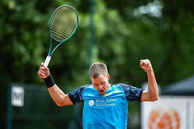 TENNIS - 2. TENNIS-BUNDESLIGA SÜD I TC RUHLA 92 HEIMSPIEL TC RW MRH TROWE SPRENDLINGEN ** NUR FÜR REDAKTIONELLE ZWECKE ** EDITORIAL USE ONLY **<p>19 07 2026-Erfurt: Tennis Herren 2. Tennis-Bundesliga Süd I TC Ruhla 92 TC RW MRH Trowe Sprendlingen Tennisanlage Binderslebener Landstraße Herren Einzel im Foto: Michel Hopp (Tennisclub Ruhla 92 e.V.), im Bild, gewinnt sein Spiel gegen Mate Valkusz (TC RW MRH Trowe Sprendlingen) ( Deutschland Thueringen Erfurt Copyright: SaschaxFromm *** TENNIS 2 TENNIS BUNDESLIGA SOUTH I TC RUHLA 92 HOME MATCH TC RW MRH TROWE SPRENDLINGEN ** FOR EDITORIAL USE ONLY ** EDITORIAL USE ONLY ** July 19, 2026 Erfurt Men’s Tennis 2 Tennis Bundesliga South I TC Ruhla 92 vs. TC RW MRH Trowe Sprendlingen Tennis Facility on Binderslebener Landstraße Men’s singles in the photo: Michel Hopp, Tennisclub Ruhla 92 e.V., pictured, wins his match against Mate Valkusz of TC RW MRH Trowe Sprendlingen, Germany, Thuringia, Erfurt. Copyright SaschaxFromm Copyright: SaschaxFromm doc86sb3zd6ywkkssu31cpx ,EDITORIAL USE ONLY