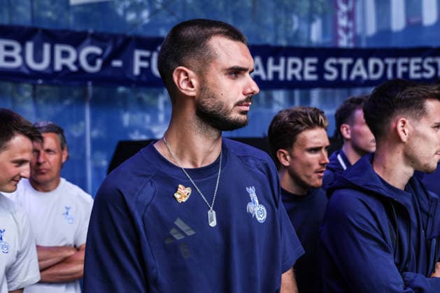 Fussball, 3.Liga Saison 2026 2027 Saisonvorbereitung MSV Duisburg auf dem Duisburger Stadtfest 19.07.2026, Königstrasse Duisburg Rasim Bulic (MSV Duisburg, 6) Duisburg Königstrasse Nordrhein-Westfalen Deutschland *** Sports, Soccer, 3rd Division, 2026–2027 Season, MSV Duisburg s preseason preparations at the Duisburg City Festival on July 19, 2026, Königstrasse, Duisburg, Rasim Bulic, MSV Duisburg, 6 Königstrasse, Duisburg, North Rhine-Westphalia, Germany