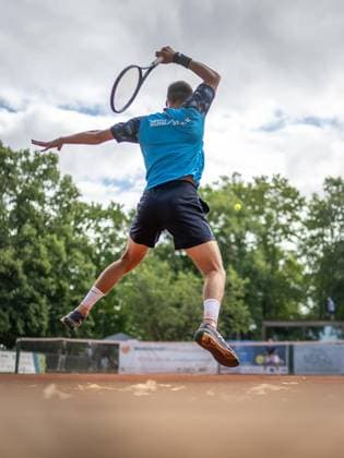 TENNIS - 2. TENNIS-BUNDESLIGA SÜD I TC RUHLA 92 HEIMSPIEL TC RW MRH TROWE SPRENDLINGEN ** NUR FÜR REDAKTIONELLE ZWECKE ** EDITORIAL USE ONLY **<p>19 07 2026-Erfurt: Tennis Herren 2. Tennis-Bundesliga Süd I TC Ruhla 92 TC RW MRH Trowe Sprendlingen Tennisanlage Binderslebener Landstraße Herren Einzel im Foto: Michel Hopp (Tennisclub Ruhla 92 e.V.), im Bild, gewinnt sein Spiel gegen Mate Valkusz (TC RW MRH Trowe Sprendlingen) ( Deutschland Thueringen Erfurt Copyright: SaschaxFromm *** TENNIS 2 TENNIS BUNDESLIGA SOUTH I TC RUHLA 92 HOME MATCH TC RW MRH TROWE SPRENDLINGEN ** FOR EDITORIAL USE ONLY ** EDITORIAL USE ONLY ** July 19, 2026 Erfurt Men’s Tennis 2 Tennis Bundesliga South I TC Ruhla 92 vs. TC RW MRH Trowe Sprendlingen Tennis Facility on Binderslebener Landstraße Men’s singles in the photo: Michel Hopp, Tennisclub Ruhla 92 e.V., pictured, wins his match against Mate Valkusz of TC RW MRH Trowe Sprendlingen, Germany, Thuringia, Erfurt. Copyright SaschaxFromm Copyright: SaschaxFromm doc86sb4y1zxw1dd48l1cpx ,EDITORIAL USE ONLY